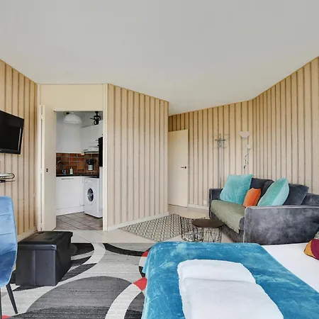 Seine & Eiffel Flat Ac Apartment *